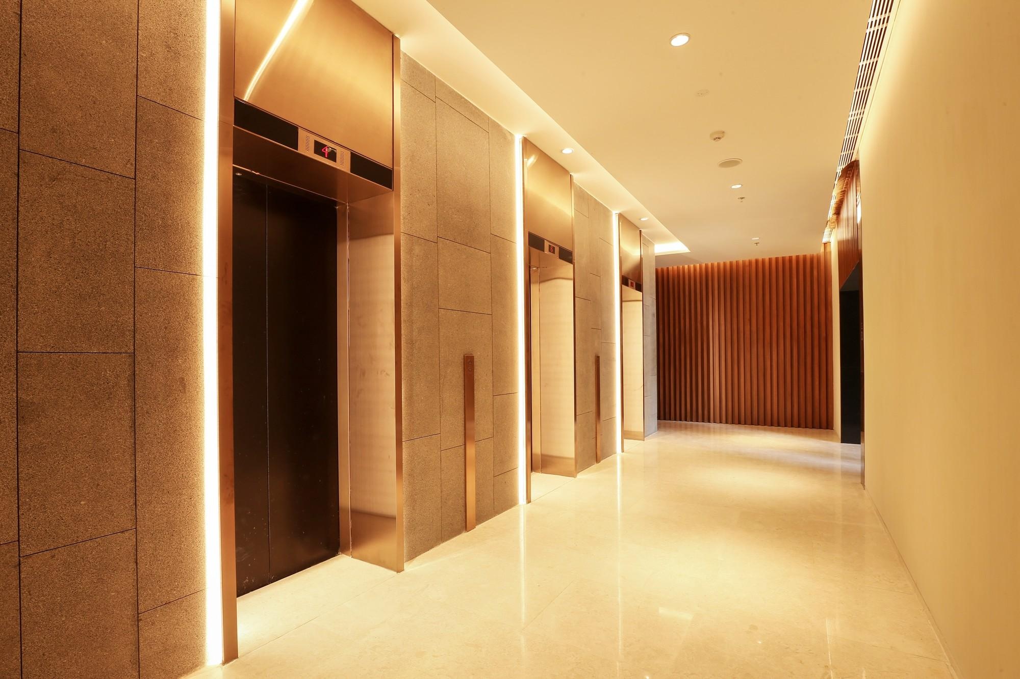 Passenger elevator for apartment and commercial building